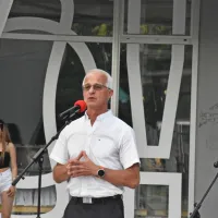 Podpredsednik Olimpijskega komiteja Slovenije Miran Kos je 
napovedal izdatnejšo pomoč države pri angažiranju slovenskih 
trenerjev v zamejstvu.