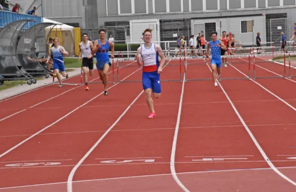 Mitja Zubin (Piran) je bil najboljši Slovenec v teku na 400 m z 
ovirami. 