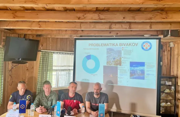 Z leve  Matej Brajnik,  Matija  Zupančič,  Gregor    Dolinar  in  Urban  
Iglič 