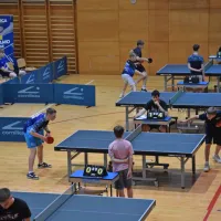 Najbolje se je v poletni vročini v klimatiziranih prostorih godilo 
udeležencem turnirja v namiznem tenisu.