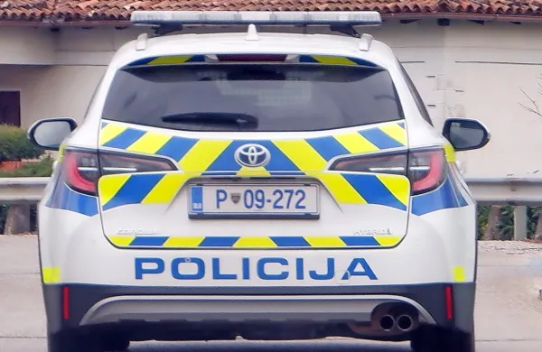 Srečen konec nevarne nesreče v Vipavi
