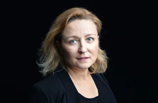 Borštnikov prstan si je drevi nadela prvakinja SNG Drama Ljubljana Nataša Barbara Gračner.