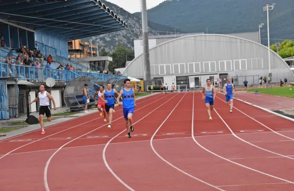 Andrej Skočir (desno)  v teku na 200 m nadaljuje niz nepremaganosti na slovenskih tekmah. 