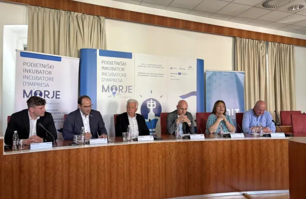 Občina Izola je danes skupaj z Javnim zavodom za spodbujanje 
podjetništva in razvojne projekte Občine Izola (JZP Izola) predstavila drugo izvedbo izbora Eno morje idej 2025.