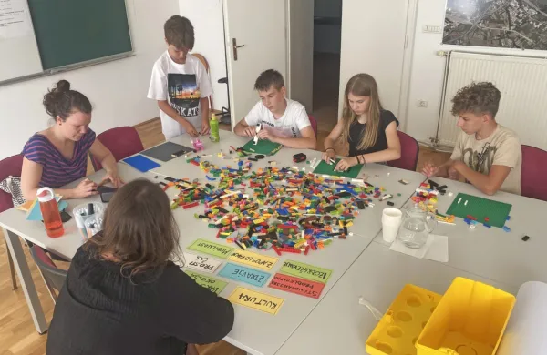 Osnovno&scaron;olci zgradili svoj sanjski Koper iz kock in delili svoje želje