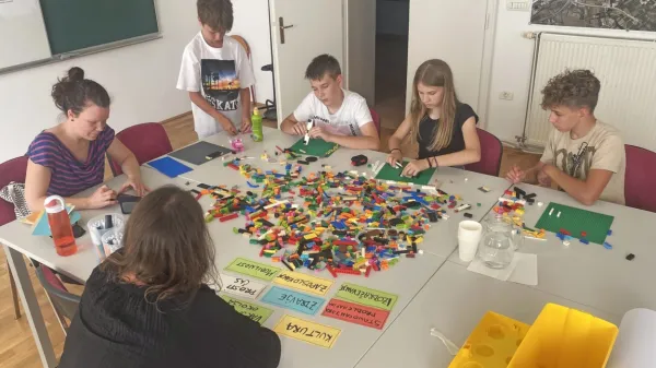 Osnovno&scaron;olci zgradili svoj sanjski Koper iz kock in delili svoje želje