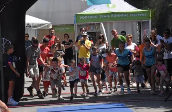 Zadnje dejanje festivala je bil tek najmlajše skupine otrok iz vrtca 
na sto metrov - tudi v spremstvu starejših družinskih članov. 
Nagrada je bila palačinka. 