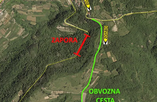 Popolna zapora ceste med &Scaron;marjami in Pučami