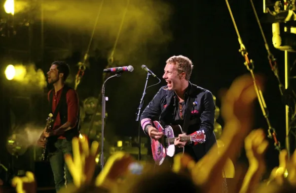 V skupini Coldplay so se odločili za ponovno izdajo devetih svojih 
albumov na ploščah, izdelanih iz recikliranih plastenk. 