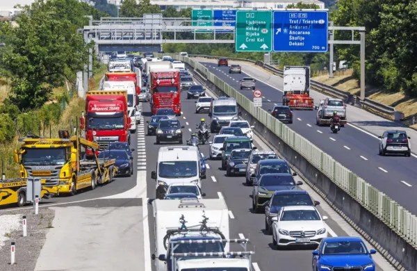 Tovorni promet čez poletje omejen tudi ob sobotah
