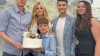 Doslej še nevideno: Tiar, Maja in Damjan v družbi starejšega sina 
Jana, ki ga javnost in mediji že leta nismo videli, in njegove 
partnerice Tjaše.