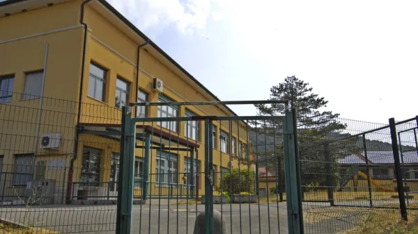 V Osnovni šoli Gračišče je prišlo do spora med ravnateljico in 
nekaterimi starši ter zaposlenimi.