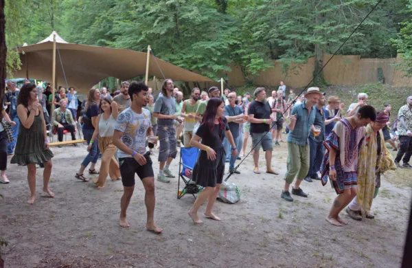 

Mednarodni umetniški in glasbeni festival Sajeta že vse od leta 1998 povezuje različne ustvarjalne prakse.