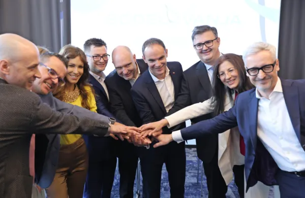 Anže Logar je pot do stranke Demokratov  trasiral prek Platforme 
sodelovanja.