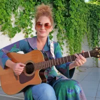 Marina Martensson bo nastopila prihodnjo sredo z enim in edinim 
Vladom Kreslinom.