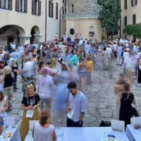 Dvorišče Devinskega gradu je dva večera utripalo s kraškimi vinarji 
in ponudniki domačih pridelkov.