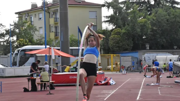 Vita Benedetič je s 420 centimetri izboljšala svoj osebni rekord.