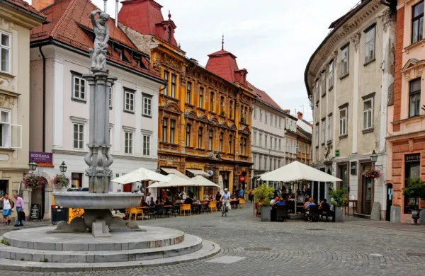 Slovenija z Ljubljano (na fotografiji)  in Mariborom uvršča na 709. 
in 589. mesto od skupno 761 mest na lestvici.