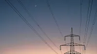 Reforma omrežnine je sprožila večmesečna trenja med vlado in 
Agencijo za energijo, ki bi sicer morala delovati kot neodvisni 
regulatorni organ. 