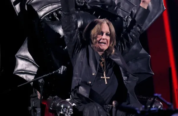 Ozzy Osbourne se je s skupino Black Sabbath za vedno poslovil od 
odrskih desk. 