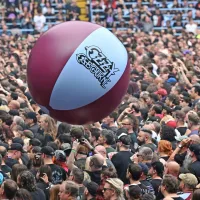 Na stadionu Villa Park se je zbralo približno 50.000 ljudi, še več oboževalcev pa si je slovo Black Sabbath 
ogledalo prek spletnega prenosa.