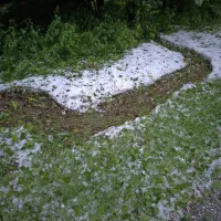 Neurje s točo na Ajdovskem: &ldquo;Začelo je klestiti in pokati, nekateri kosi so bili večji od &scaron;tirih centimetrov&rdquo;