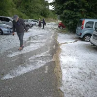 Neurje s točo na Ajdovskem: &ldquo;Začelo je klestiti in pokati, nekateri kosi so bili večji od &scaron;tirih centimetrov&rdquo;