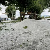Neurje s točo na Ajdovskem: &ldquo;Začelo je klestiti in pokati, nekateri kosi so bili večji od &scaron;tirih centimetrov&rdquo;