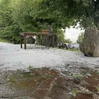 Neurje s točo na Ajdovskem: &ldquo;Začelo je klestiti in pokati, nekateri kosi so bili večji od &scaron;tirih centimetrov&rdquo;