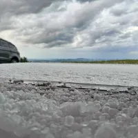 Neurje s točo na Ajdovskem: &ldquo;Začelo je klestiti in pokati, nekateri kosi so bili večji od &scaron;tirih centimetrov&rdquo;