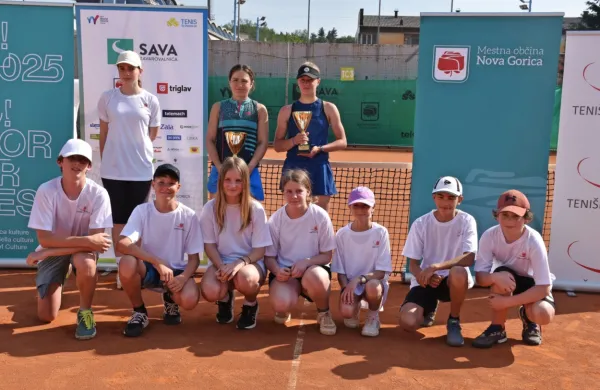 Potem ko so lani Novogoričani (na fotografiji so  pobiralci žogic s finalistkama) uspešno organizirali WTT  
turnir za dekleta, se bodo letos potrudili za moške.