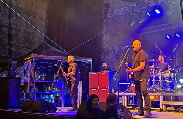 The Stranglers so navdušili kljub dežju.
