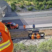 Čezmejni objestni beg: pred policisti z mercedesom bežal tudi s hitrostjo več kot 200 km/h (FOTO)