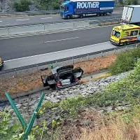 Čezmejni objestni beg: pred policisti z mercedesom bežal tudi s hitrostjo več kot 200 km/h (FOTO)