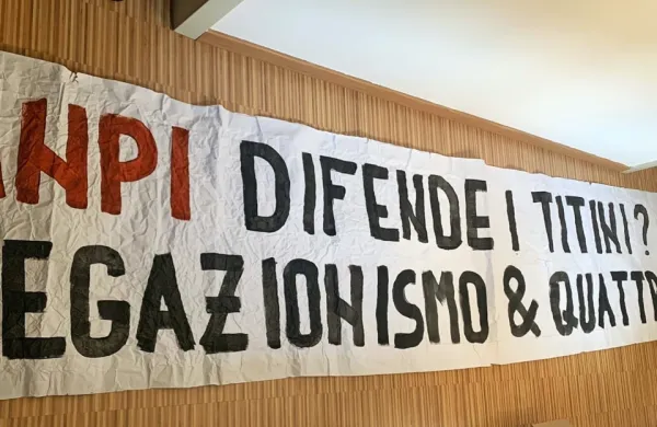 V sredo popoldne so neznanci pred sedežem združenja partizanov 
ANPI-VZPI v KBcentru v Gorici namestili transparent neofašističnega gibanja CasaPound.