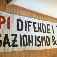V sredo popoldne so neznanci pred sedežem združenja partizanov 
ANPI-VZPI v KBcentru v Gorici namestili transparent neofašističnega gibanja CasaPound.