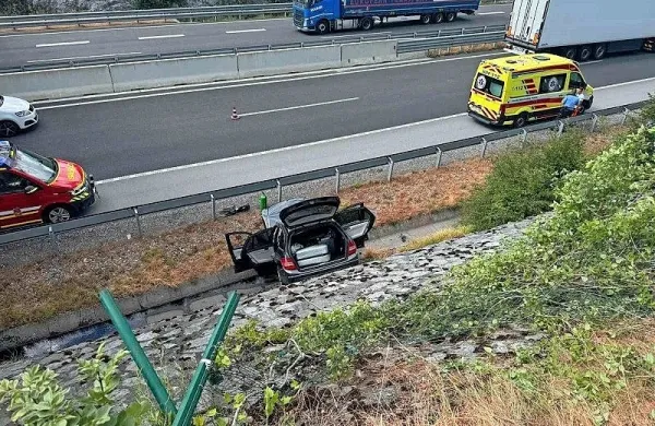 Tako se je končalo sredino čezmejno zasledovanje voznika mercedesa.
