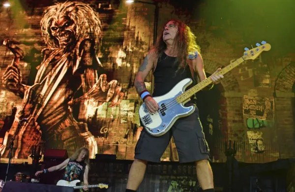 Skupina Iron  Maiden je izdala 17 studijskih albumov in si pridobila 
zveste oboževalce po vsem svetu.