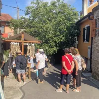 Praznik vina in česna v Novi vasi: kdor prej pride, prej oku&scaron;a