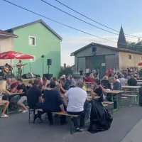 Praznik vina in česna v Novi vasi: kdor prej pride, prej oku&scaron;a