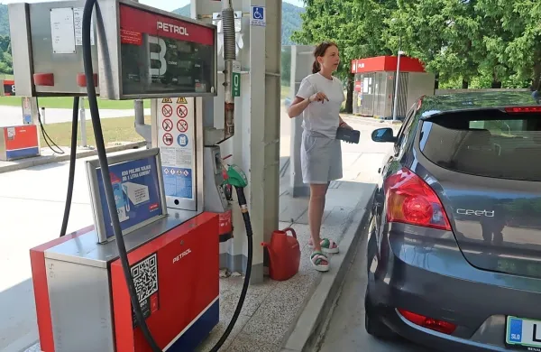 Na Črnem Vrhu bo spet mogoče točiti benzin.