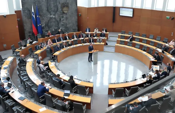 Poslanci so sprejeli podnebni zakon