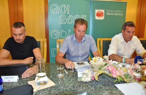 Naložbe v Mestni občini Nova Gorica so predstavili, od leve, Jernej 
Kogoj iz službe za investicije, direktor občinske uprave Aleš 
Markočič in župan Samo Turel.
