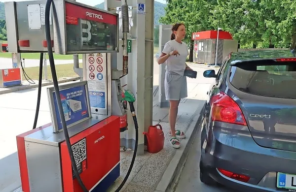 Črni Vrh: Petrolov servis znova deluje.