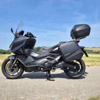 S tremi dodatnimi kovčki je potovanje z njim do začrtanega cilja &scaron;e enostavnej&scaron;e.
