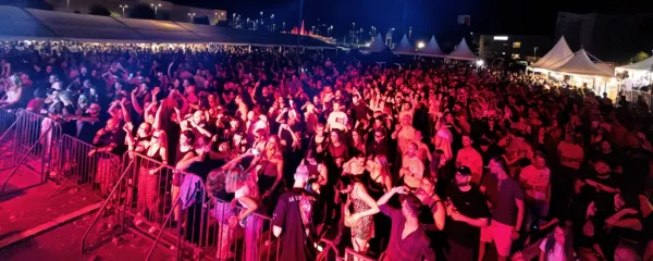 Numatronic Istra Electro Night je minuli konec tedna na parkiri&scaron;če ob koprskem stadionu Bonifika zvabil več kot tri tisoč navdu&scaron;encev nad elektronsko glasbo.