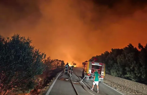Gasilcem je požar davi do 6. ure uspelo lokalizirati.