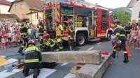 Po mogočni paradi ob 115-letnici delovanja  PGD Cerkno so gasilci množici predstavili  novo, sodobno vozilo 
za pomoč pri požarih in v nesrečah.