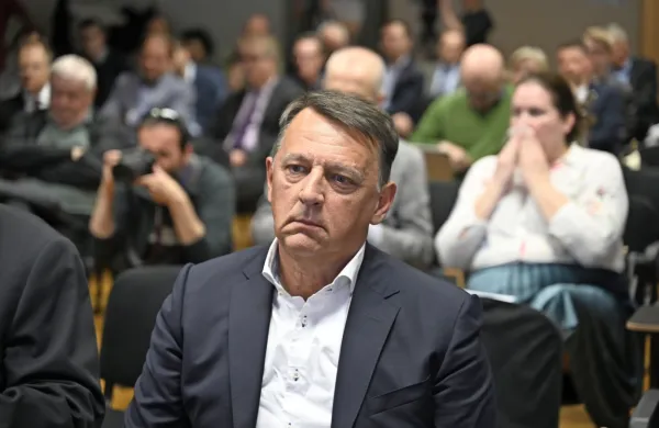 Vrhovno sodišče je zavrnilo predlog za revizijo odškodnine Antonu 
Ropu zaradi neupravičenega pregona glede izdaje tajnih podatkov.