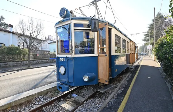 Openski tramvaj je danes obstal.
